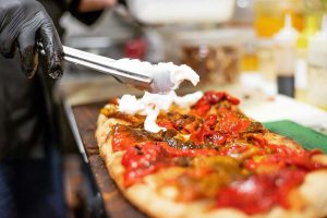 Pizza peperoni arrosto e stracciatella
