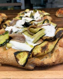 Pizza zucchine, alici e stracciatella